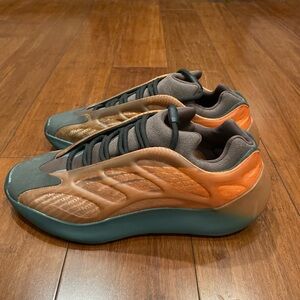Adidas Yeezy 700  V3 Copper Fade